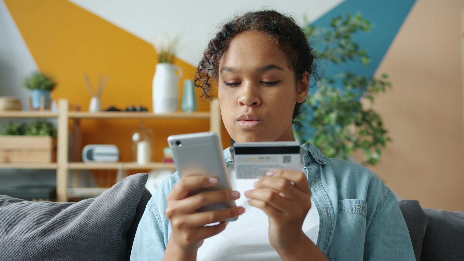 Can Shoppers Really Pay With Digital Wallets Everywhere?